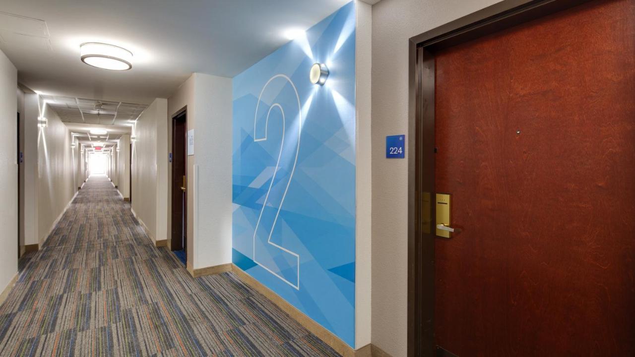 Holiday Inn Express & Suites Detroit - Farmington Hills By Ihg Northville Zewnętrze zdjęcie