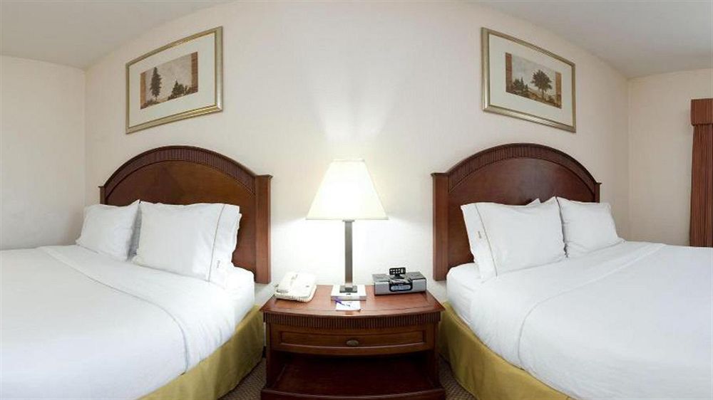 Holiday Inn Express & Suites Detroit - Farmington Hills By Ihg Northville Zewnętrze zdjęcie